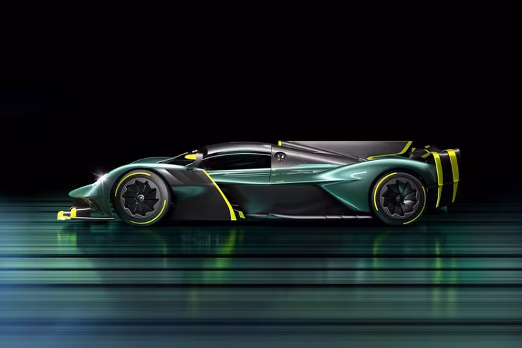 Mức giá xe Aston Martin Valkyrie AMR Pro chưa được công bố, người mua xe có thể tham dự một ngày trải nghiệm đường đua riêng do Aston Martin tổ chức tại nhiều đường đua khác nhau trên thế giới. Chủ sở hữu cũng sẽ có thể tham gia những ngày đua do Aston Martin tổ chức tùy thích và cũng sẽ nhận được hướng dẫn chuyên môn cùng một bữa tối cho VIP và trang phục đua FIA độc quyền.