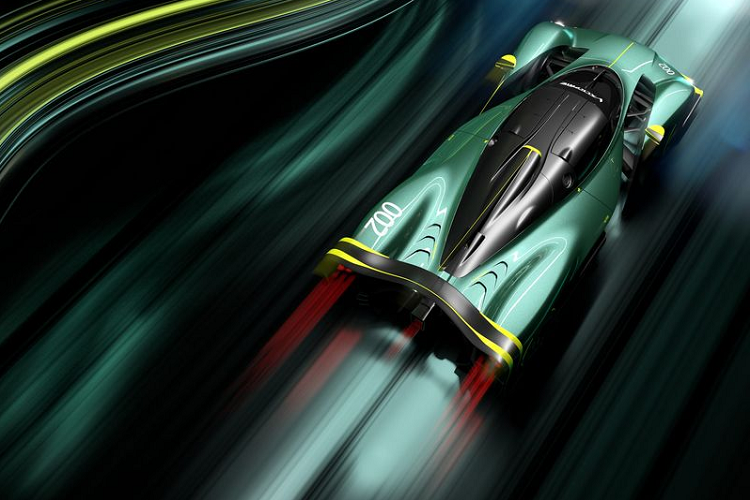 Siêu phẩm này còn được trang bị một gói khí động học táo bạo mới giúp chiều dài tổng thể của xe tăng thêm 266 mm.