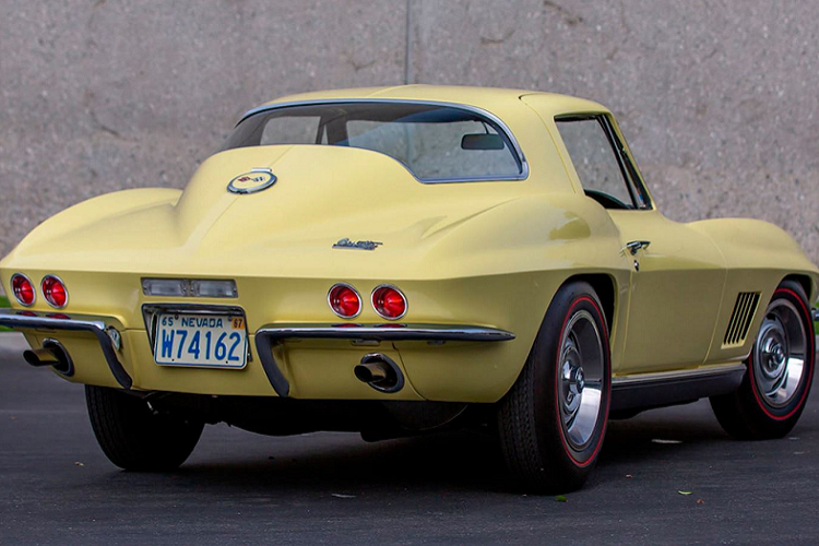 Nhiều người cho rằng chỉ có sự điên rồ mới bỏ ra số tiền 2,45 triệu USD để mua chiếc xe đã hơn 50 năm tuổi. Thế nhưng chiếc xe này chưa phải là giá cao nhất trong các mẫu của dòng xe này từng bán, bởi trước đây từng giá xe Chevrolet Corvette L88 từng được bán đấu giá tới 3,85 triệu USD vào năm 2014 trong khi một phiên bản khác của Convertible được bán với giá 3,42 triệu USD một năm trước đó.