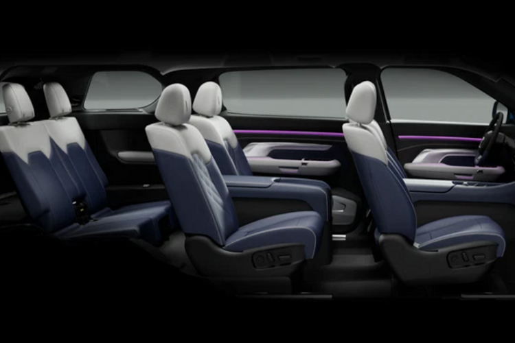 Tương tự như VF e35, VinFast VF e36 cũng được trang bị những tính năng hỗ trợ lái nâng cao (ADAS) như: hỗ trợ giữ làn, giảm thiểu va chạm, giám sát người lái, tự động đỗ xe và triệu tập xe thông minh.