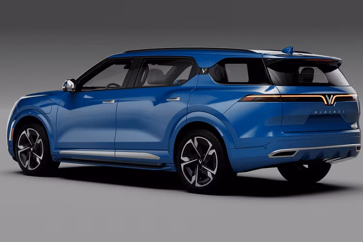 Phần thân xe gây ấn tượng với logo chữ “V” ở cột C, điểm trung gian giữa khu vực kính hông trước và sau. Thiết kế đèn hậu phía sau khá mỏng, bên dưới cản trước có ốp mạ crôm trang trí.