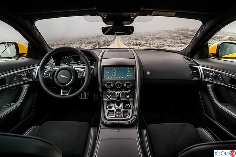 Nếu chừng ấy là chưa đủ thỏa mãn, người mua có thể đặt hàng bản động cơ siêu nạp V8 5.0L sản sinh 444 mã lực và 580 Nm mô-men xoắn cực đại.