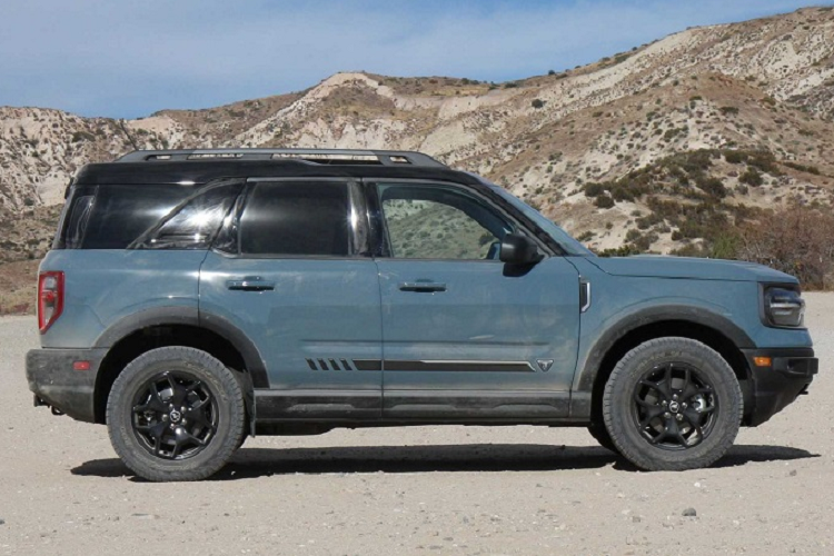 Có thể thấy, sự nâng cấp về la-zăng, lốp xe đã giúp nâng cấp đáng kể diện mạo của Ford Bronco Sport. Giá xe Ford Bronco Sport 2021 bán ra khởi điểm từ 28.155 USD (giá đã bao gồm phí vận chuyển) tại thị trường Mỹ. 