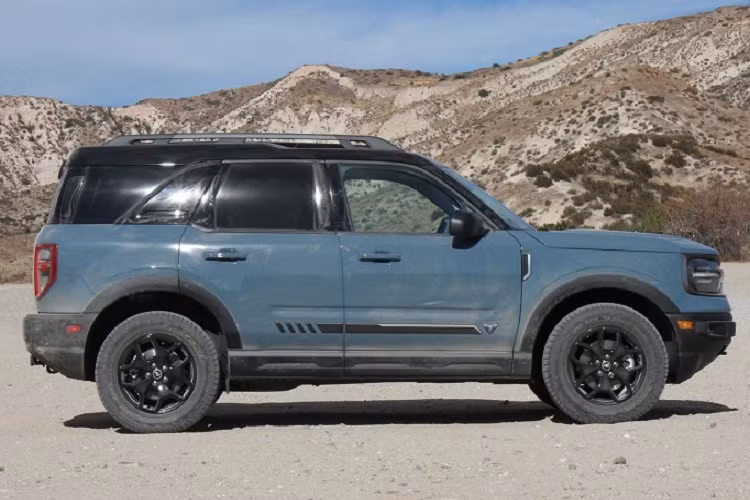 Có thể thấy, sự nâng cấp về la-zăng, lốp xe đã giúp nâng cấp đáng kể diện mạo của Ford Bronco Sport. Giá xe Ford Bronco Sport 2021 bán ra khởi điểm từ 28.155 USD (giá đã bao gồm phí vận chuyển) tại thị trường Mỹ. 