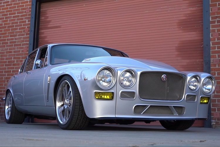 Thương hiệu Jaguar hiện đang bận rộn phát triển phiên bản mới nhất của chiếc sedan XJ đầy phong cách, và chiếc xe đó sẽ có vai trò quan trọng đối với các mẫu Jaguar tương lai nói chung. Nhưng nếu như bạn là một người không quan tâm đến Jaguar của tương lai thì sao? Độ một chiếc xe Jaguar cổ điển có thể được coi là một hành động “báng bổ” trong mắt những fan hâm mộ trung thành, nhưng phải công nhận rằng có một vài độ cực kỳ ấn tượng.