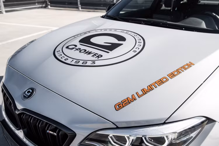 Chiếc coupe có thời gian tăng tốc từ 0-100km/h trong 3,7 giây. Giới hạn tốc độ bị loại bỏ giúp xe đạt vận tốc cực đại 300km/h.