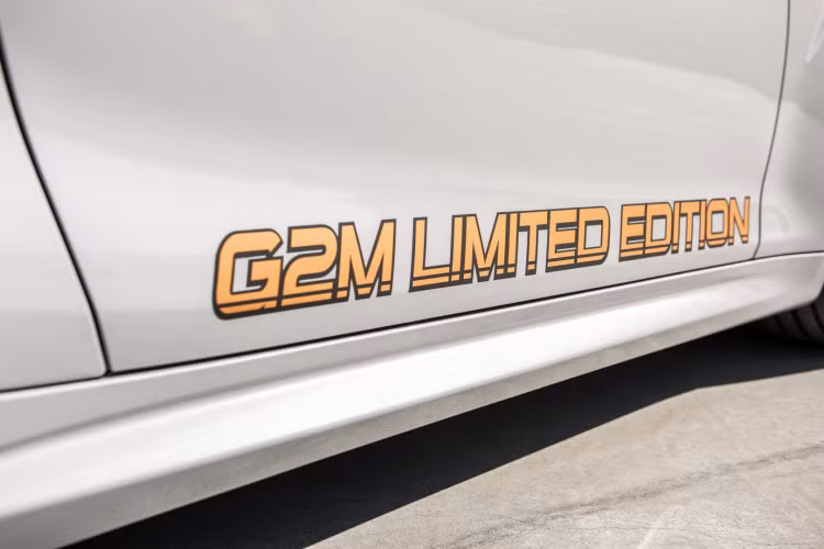 Ngoại thất M2 của G-Power nổi bật với dòng chữ “GM2 Limited Edition” trên mui xe, cửa và cốp xe. Khách hàng có thể tùy chọn thêm mâm xe hợp kim Hurricane RS hoặc Hurricane RR để mang đến cho chiếc xe vẻ ngoài đặc biệt hơn.
