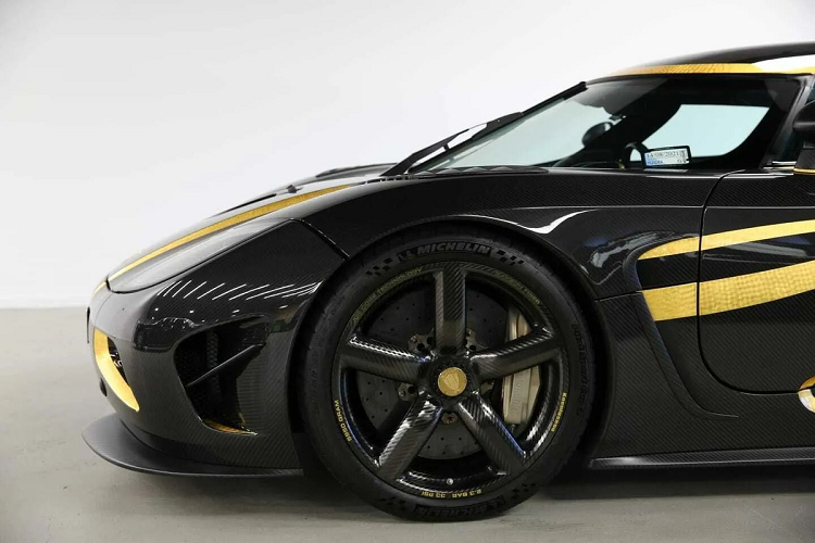 Mâm xe cũng được làm từ sợi carbon, giúp giảm tổng khối lượng của xe thêm 20 kg.