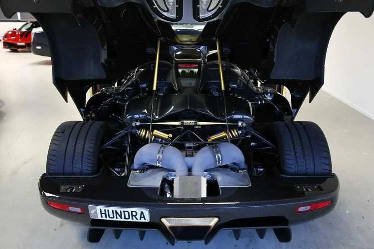 Được thiết kế riêng cho những thị trường không kinh doanh xăng E85, Agera S được trang bị động cơ V8 5.0L, công suất 1.030 mã lực và mô-men xoắn 1.100 Nm.