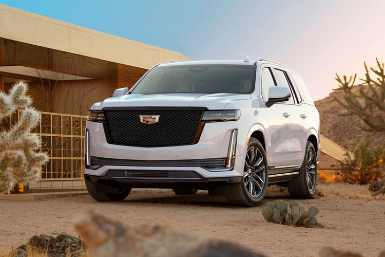 Tại thị trường Mỹ, giá bán của Cadillac Escalade ESV Premium Luxury Platinum khởi điểm từ 107.000 USD (khaongr 2,47 tỷ đồng) và có thể lên đến 125.000 USD (khoảng 2,88 tỷ đồng) khi được trang bị full-option.