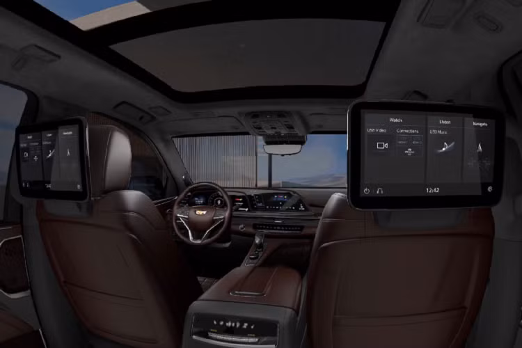 Những chiếc SUV hạng sang cỡ lớn thường có tỷ suất lợi nhuận cao hơn so với các dòng sản phẩm phổ thông, đồng nghĩa với lợi nhuận mang về cho nhà sản xuất nhiều hơn. Mức giá bán cao hơn đồng nghĩa với khả năng làm hài lòng khách hàng hơn khi bỏ ra số tiền 100.000 USD cho Escalade, thay vì lựa chọn một dòng xe đến từ Châu Âu.