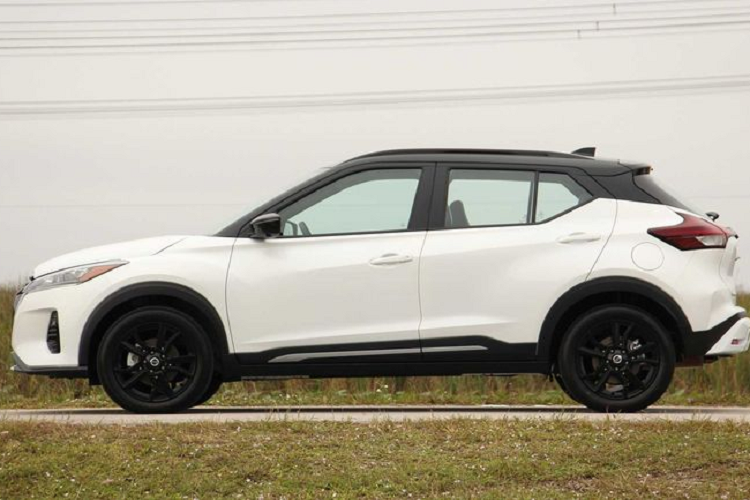 Ngoài ra, Nissan Kicks 2021 còn có ba cổng USB tiện lợi, cổng USB-C trên bản SV / SR, và bộ công nghệ an toàn Nissan Safety Shield 360 dành cho mọi chiếc Kicks mới, bao gồm tính năng phanh tự động phía sau.