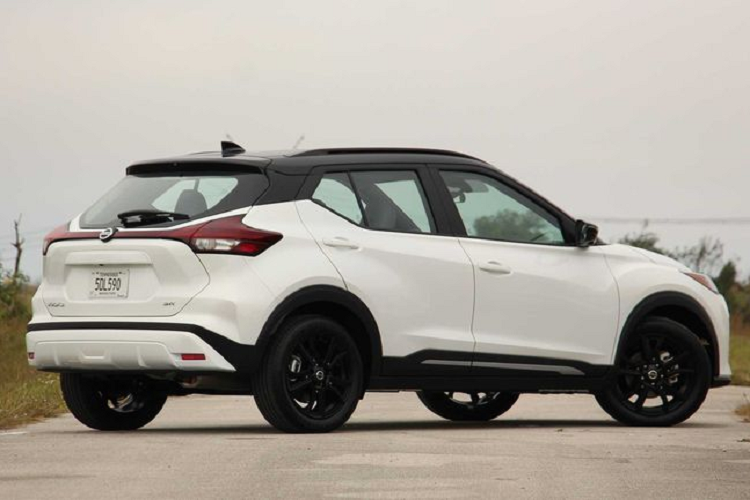 Ngoài ra, Nissan Kicks 2021 còn có ba cổng USB tiện lợi, cổng USB-C trên bản SV / SR, và bộ công nghệ an toàn Nissan Safety Shield 360 dành cho mọi chiếc Kicks mới, bao gồm tính năng phanh tự động phía sau.