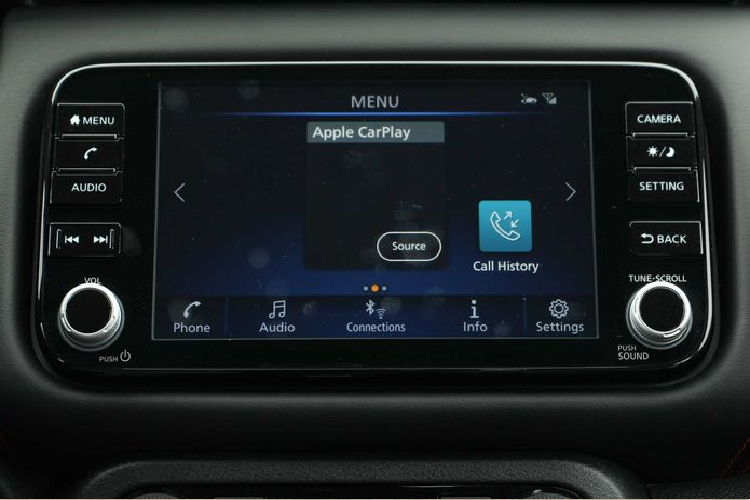 Ở phía sau, đèn hậu đã được thiết kế lại và cản sau cũng được tinh chỉnh, đem đến một cái nhìn khỏe khoắn hơn. Nhìn chung, diện mạo của Nissan Kicks thế hệ mới trông thể thao và hiện đại hơn đáng kể.
