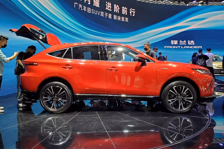 Khi mua Toyota Venza 2022, khách hàng Trung Quốc có thể chọn 1 trong 2 loại động cơ. Đầu tiên là động cơ xăng 4 xi-lanh, dung tích 2.0L với công suất tối đa 171 mã lực và mô-men xoắn cực đại 207 Nm.