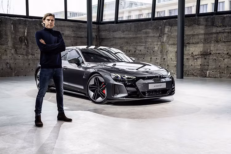 E-tron GT sẽ sản xuất tại nhà máy Audi Böllinger Höfe tại Neckarsulm, Đức. Việc giao hàng đã bắt đầu được tiến hành đến 27 thị trường Châu Âu.