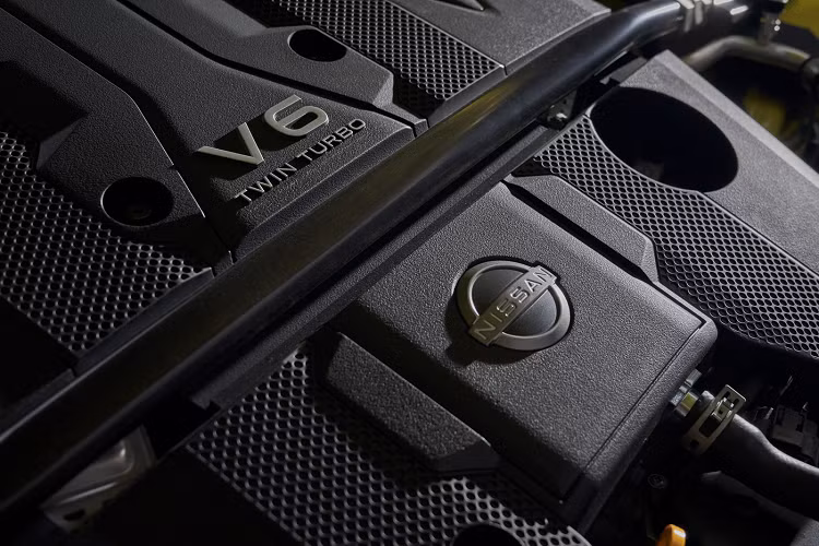 Nissan Z Coupe thế hệ mới có thiết kế mang dáng dấp của những chiếc Nissan Z thế hệ đầu tiên với phần đầu xe dài, mui xe thiết kế dốc nhẹ kéo dài về phía đuôi sau của xe. Các nhà thiết kế đã sử dụng các công nghệ mới nhất để hiện đại hóa hệ thống đèn chiếu sáng LED có hai nửa vòng tròn lấy cảm hứng từ chiếc Fairlady 240ZG dành cho thị trường Nhật Bản của những năm 70.