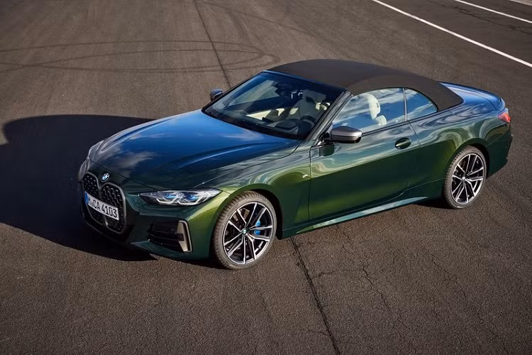 Tất cả BMW 4-Series Convertible 2021 đều đi kèm với hộp số tự động 8 cấp, riêng các bản M440i có thêm bộ vi sai chống trượt cầu sau M Sport theo tiêu chuẩn.