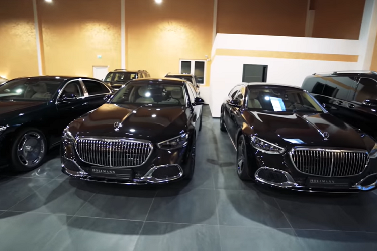 Chúng ta sẽ mất thời gian cả ngày để đi vào chi tiết từng chiếc xe ở đây, nhưng một trong những chiếc xe hiếm nhất, lạ nhất xuất hiện trong video là chiếc xe đua Porsche 935.