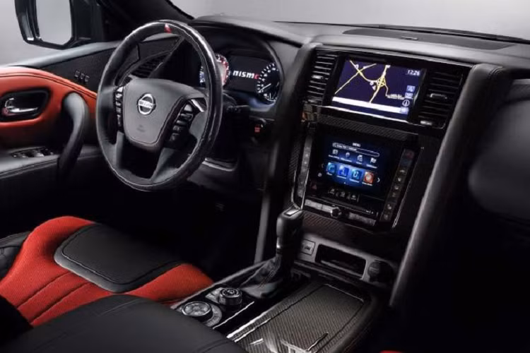 Theo hãng xe Nhật Bản, mẫu xe SUV Nissan Patrol Nismo được tạo ra dựa trên cảm hứng từ đường đua, kết hợp với ngoại thất ấn tượng, sự tinh tế của một chiếc xe hơi sang trọng và hiệu suất mạnh mẽ của một chiếc xe thể thao.