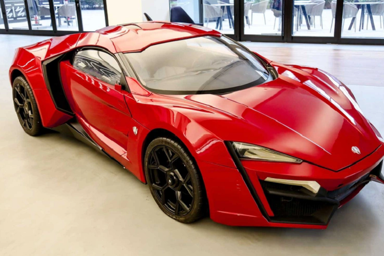 Siêu xe của W Motors được sản xuất giới hạn từng là mẫu xe thương mại đắt nhất thế giới khi ra mắt vào năm 2013. Mức giá khởi điểm cho Lykan HyperSport khi đó là 3,4 triệu USD.