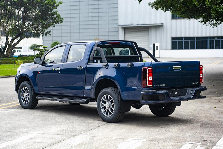 Kích thước cụ thể của mẫu bán tải này là dài 5.660 mm, rộng 1.885 mm, cao 1.800 mm, và trục cơ sở dài 3.406 mm. Kích thước thùng xe là dài 1.800 mm, rộng 1.885 mm, và cao 480 mm. Không rõ trọng tải tối đa của xe là bao nhiêu. Phía đầu xe có thiết kế khá ấn tượng với lưới tản nhiệt lớn, logo nằm phía trên cao, các cụm đèn đều to rõ ràng.