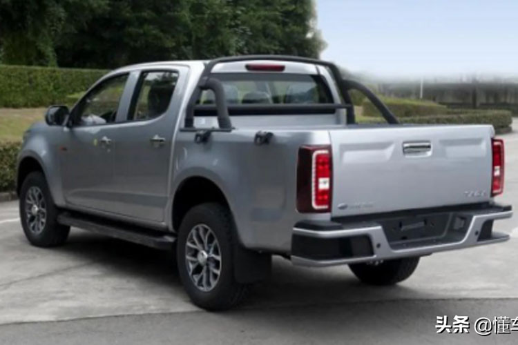 Lựa chọn còn lại là một động cơ xăng tăng áp dung tích 1.8 lít với công suất 231 mã lực và 310 Nm mô-men xoắn cực đại. Đây là một trong những động cơ tăng áp 1.8 lít mạnh nhất trên thị trường xe Trung Quốc hiện đại.