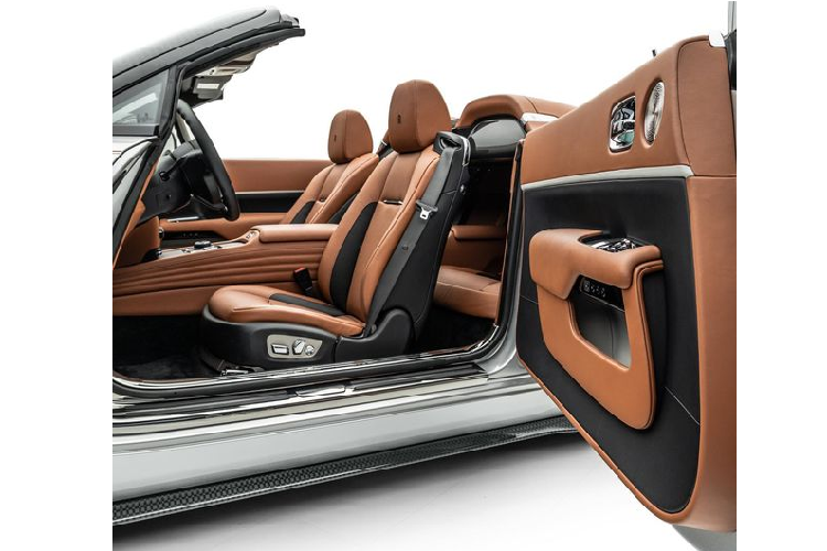 Tuy nhiên, Mansory cho biết hãng có thể thực hiện các thay đổi về nội thất nếu khách hàng yêu cầu... Mức giá độ xe Rolls-Royce Dawn không được công bố.