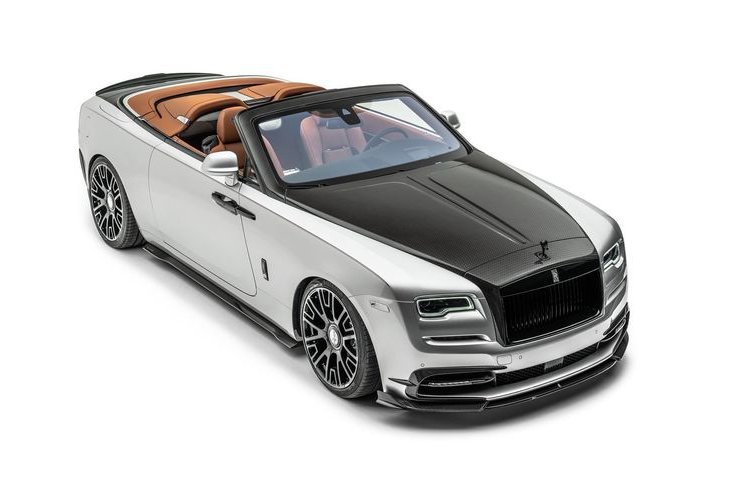 Gói Softkit cho chiếc xe siêu sang Rolls-Royce Dawn bao gồm rất nhiều chi tiết bằng sợi carbon như bộ chia phía trước mới kèm vây gió ở hai bên, viền lưới tản nhiệt, phần trung tâm của nắp ca-pô, nẹp sườn xe, viền kính chắn gió, viền của chắn bùn, nắp cốp, bộ khuếch tán gió phía sau và cánh lướt gió nhỏ.