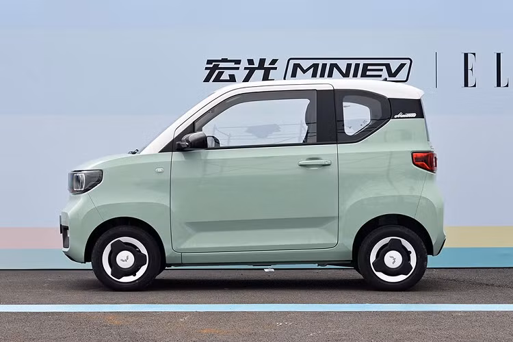 Theo đó, mô-tơ điện của phiên bản Long Range mới sẽ có công suất tối đa 40 mã lực. Đáng tiếc là hiện Wuling Hongguang Mini EV vẫn chưa được bày bán ở thị trường ngoài Trung Quốc.