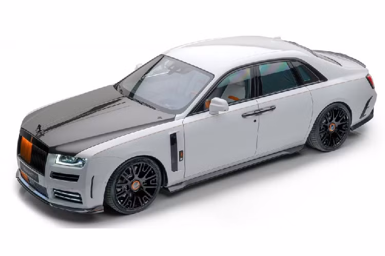 Hãng độ Mansory vừa chính thức giới thiệu sản phẩm độ mới nhất của mình dành cho xe Rolls-Royce Ghost với nhiều thay đổi về trang bị và động cơ được nâng cấp mạnh mẽ hơn. Hãng độ của Đức cho biết bản độ Rolls-Royce Ghost Mansory 2021 mới sẽ sở hữu ngoại hình với phần lớn dàn vỏ được làm từ sợi carbon.