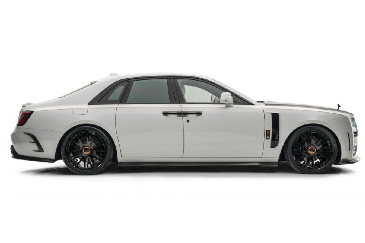 Sau khi được nâng cấp động cơ, thời gian tăng tốc từ 0 - 100 km/h của Rolls-Royce Ghost 2021 giảm từ 4,8 xuống 4,4 giây. Mức giá xe Mansory Rolls-Royce Ghost chưa được công bố.