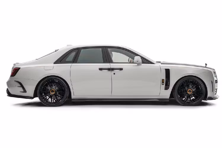 Sau khi được nâng cấp động cơ, thời gian tăng tốc từ 0 - 100 km/h của Rolls-Royce Ghost 2021 giảm từ 4,8 xuống 4,4 giây. Mức giá xe Mansory Rolls-Royce Ghost chưa được công bố.