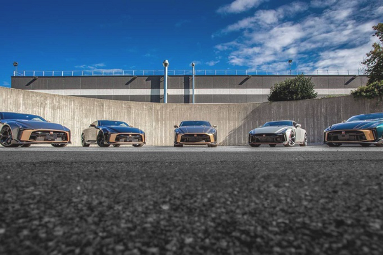 Toàn bộ 5 chiếc Nissan GT-R50 đầu tiên này đều được chế tạo hoàn toàn thủ công tại Moncalieri, Ý và được thiết kế riêng theo yêu cầu của khách hàng với những phối màu và kiểu dáng đặc biệt.