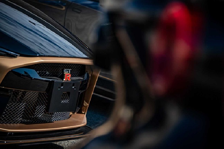 Nissan GT-R50 được trang bị động cơ tăng áp kép V6 3.8L với khoảng 12% bộ phận tinh chỉnh mới, bao gồm bộ tăng áp, piston, thanh truyền, trục khuỷu, kim phun nhiên liệu, trục cam và bộ xúc tác. Nhờ đó, xe có thể đạt công suất tối đa 710 mã lực và momen xoắn cực đại 780 Nm.