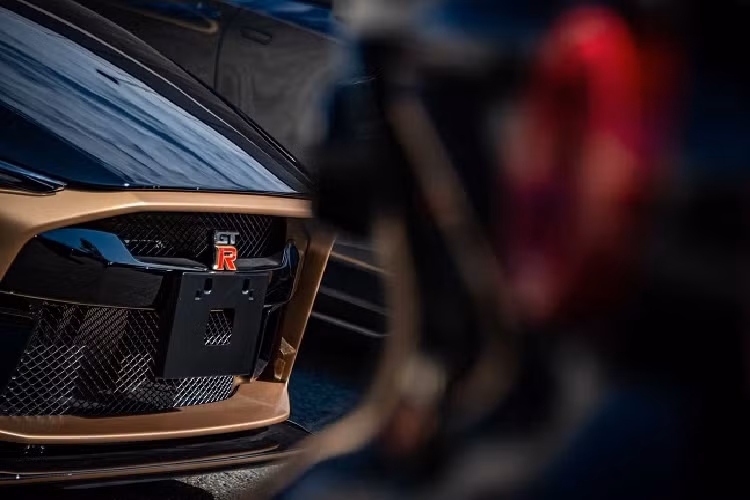 Nissan GT-R50 được trang bị động cơ tăng áp kép V6 3.8L với khoảng 12% bộ phận tinh chỉnh mới, bao gồm bộ tăng áp, piston, thanh truyền, trục khuỷu, kim phun nhiên liệu, trục cam và bộ xúc tác. Nhờ đó, xe có thể đạt công suất tối đa 710 mã lực và momen xoắn cực đại 780 Nm.