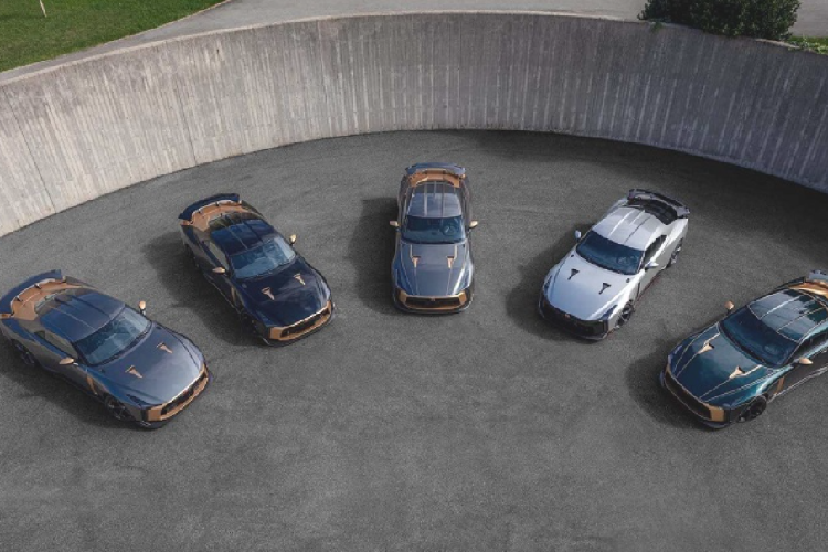 Tại thời điểm ra mắt phiên bản sản xuất và tiết lộ giá bán, Italdesign cho biết lô xe đầu tiên sẽ bắt đầu được giao đến khách hàng vào cuối năm 2020 hoặc đầu năm 2021. Tuy nhiên, sau nhiều lần trì hoãn vì những lý do chưa xác định thì cuối cùng Italdesign mới bắt đầu quá trình vận chuyển lô Nissan GT-R50 đầu tiên bao gồm 5 chiếc đến tay khách hàng vào đầu tháng 11/2021.