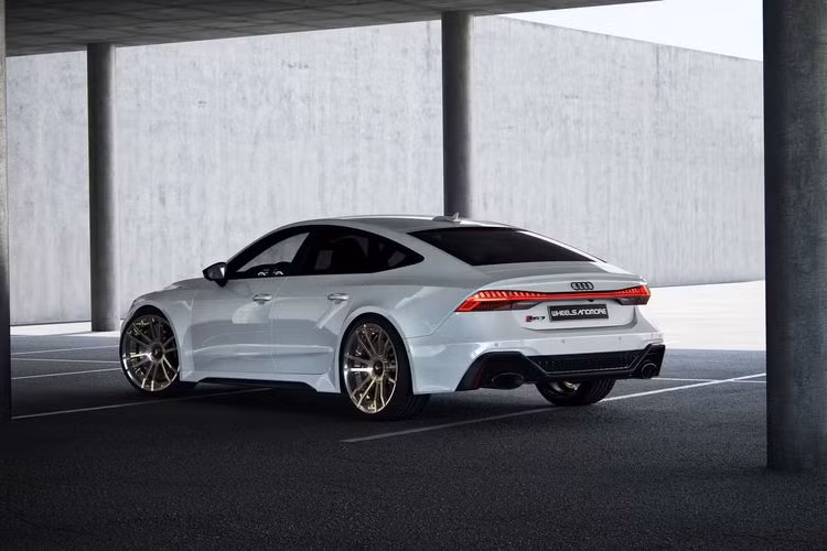 Nếu điều đó vẫn chưa đủ, Wheelsandmore còn cung cấp gói Stage 4 cho công suất 915 mã lực và bộ phụ kiện Stage 5 cho 1.045 mã lực khi dùng nhiên liệu xe đua và 980 mã lực với nhiên liệu thông thường - mạnh hơn cả LaFerrari và Bugatti Veyron.