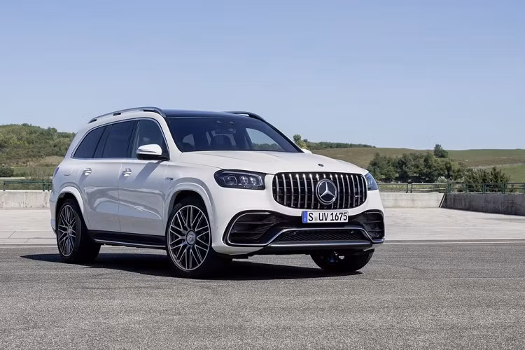 Từ đó, phiên bản hiệu suất cao này có thể dễ dàng tăng tốc từ 0 - 100 km/h chỉ trong 4,1 giây. Với mức giá xe Mercedes-AMG GLS 63 4Matic 2021 được nhập khẩu tư nhân dự đoán hơn 12 tỷ đồng, đây chắc chăn là chiếc xe đã được một địa gia Việt đặt hàng.