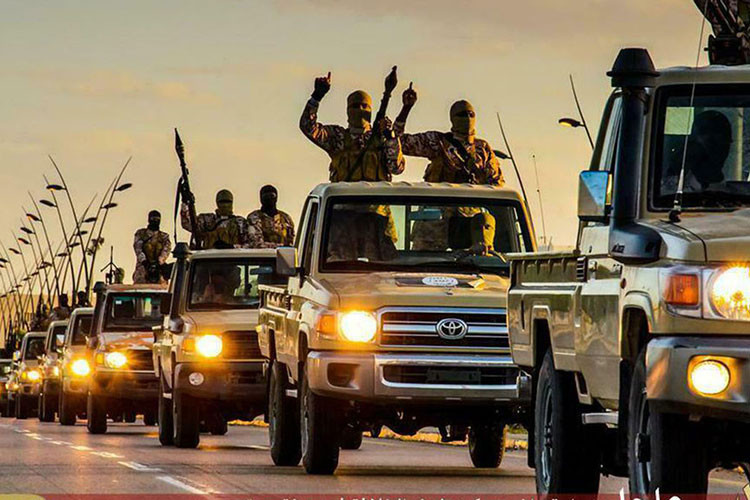 Khi Taliban chiếm Kabul vào năm 1996, Taliban đã mua được rất nhiều xe Hilux và Land Cruiser giá rẻ thông qua con đường nhập lậu từ Pakistan.