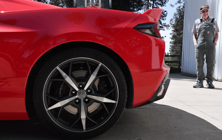 Cu ong 87 tuoi kien nhan cho 60 nam de mua Chevrolet Corvette-Hinh-3