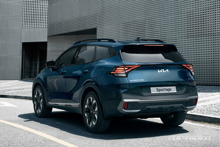 Tại thị trường Hàn Quốc, giá xe Kia Sportage 2022 được chia thành 5 bản trang bị và bán ra dao động từ 24,42 - 40,51 triệu Won (khoảng 494 - 820 triệu đồng). Đối thủ cạnh tranh của mẫu xe này gồm có Honda CR-V, Mazda CX-5 và Hyundai Tucson.