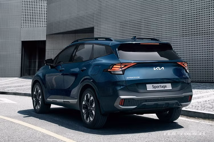 Tại thị trường Hàn Quốc, giá xe Kia Sportage 2022 được chia thành 5 bản trang bị và bán ra dao động từ 24,42 - 40,51 triệu Won (khoảng 494 - 820 triệu đồng). Đối thủ cạnh tranh của mẫu xe này gồm có Honda CR-V, Mazda CX-5 và Hyundai Tucson.