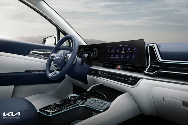 Được áp dụng ngôn ngữ thiết kế mới mang tên Opposites United, mẫu SUV cỡ C này được trang bị lưới tản nhiệt "mũi hổ" cỡ lớn, dải đèn LED định vị ban ngày hình boomerang bắt mắt, đèn pha Matrix LED, nóc xe màu đen, đường vai xe mạ crôm kéo dài lên cột D, 7 loại vành với đường kính từ 17 - 19 inch, tùy phiên bản, và cụm đèn hậu LED nối liền với nhau. Ngoài ra, xe tại Hàn Quốc còn có phiên bản Gravity với cản va hầm hố hơn, thanh ba-bô-lê bên sườn và baga nóc riêng.