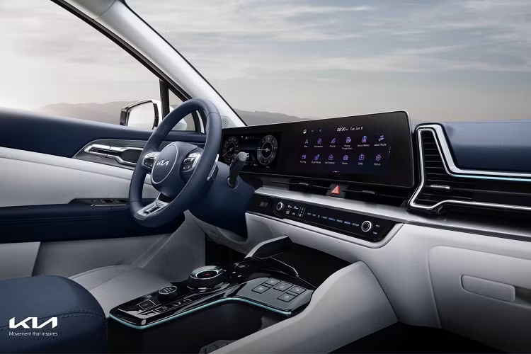 Được áp dụng ngôn ngữ thiết kế mới mang tên Opposites United, mẫu SUV cỡ C này được trang bị lưới tản nhiệt "mũi hổ" cỡ lớn, dải đèn LED định vị ban ngày hình boomerang bắt mắt, đèn pha Matrix LED, nóc xe màu đen, đường vai xe mạ crôm kéo dài lên cột D, 7 loại vành với đường kính từ 17 - 19 inch, tùy phiên bản, và cụm đèn hậu LED nối liền với nhau. Ngoài ra, xe tại Hàn Quốc còn có phiên bản Gravity với cản va hầm hố hơn, thanh ba-bô-lê bên sườn và baga nóc riêng.