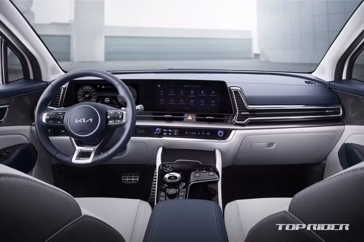 Được biết, kể từ năm 1993 đến tháng 5/2021 vừa qua, đã có tổng cộng 6.136.357 chiếc Kia Sportage giá rẻ bán ra trên thị trường toàn cầu. Đây là mẫu xe Kia đầu tiên vượt qua mốc doanh số cộng dồn 6 triệu chiếc. Ở thế hệ mới, Kia Sportage sở hữu thiết kế ngoại thất táo bạo và nội thất công nghệ cao.