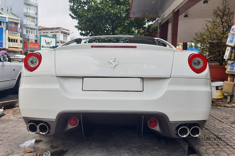 Được biết, siêu phẩm này về nước vào tháng 8/2009 và "định cư" ở Hà Nội nhưng lại không may dính tai nạn nghiêm trọng không lâu sau đó, vì vậy, nó đã "mất hình" một thời gian dài.