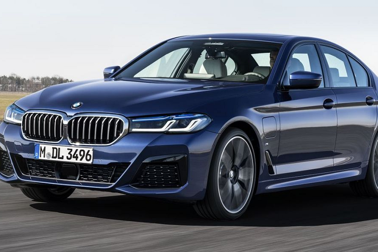 Tiếp nối tháng 7 năm nay, mẫu xe nhập khẩu bán chạy nhất tháng 8 là E-Class. E-Class cho thấy sự tụt dốc sau Tesla Model Y và Model 3 trong hai tháng 5 và tháng 6, nhưng thương hiệu này đã nhanh chóng lấy lại vị trí của mình với 3.132 xe trong tháng 8 vừa qua.