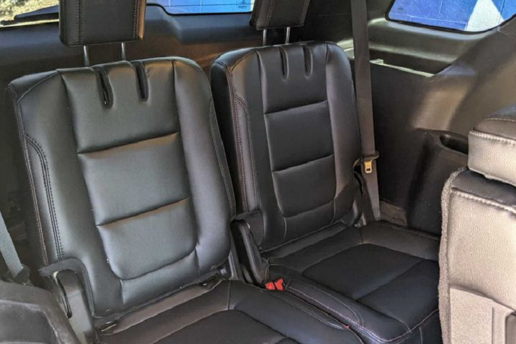 Chiếc Ford Explorer Limo độ Limo này có thể chứa được đến 10 người, chủ yếu là nhờ không gian rộng rãi ở hàng ghế giữa.