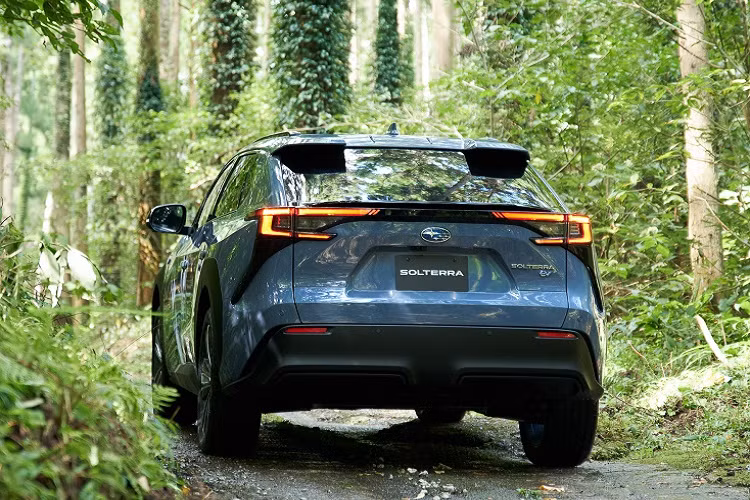 Subaru cho biết Solterra sẽ bắt đầu mở bán trên toàn thế giới vào khoảng giữa năm sau. Các thông tin chi tiết hơn về Subaru Solterra dự kiến sẽ được công bố tại Triển lãm Ô tô Los Angeles sắp diễn ra vào ngày 19/11.
